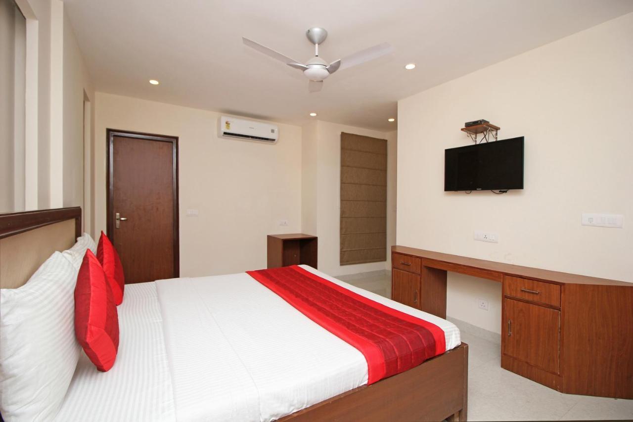 ניו דלהי Oyo Hotel Blu Pebbles Near Delhi Airport מראה חיצוני תמונה